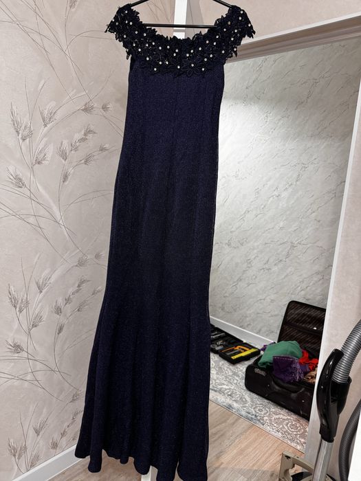 Продаю платье, одевала один раз, покупала дорого, за 15000