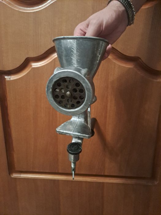 Продам мясорубку советскую