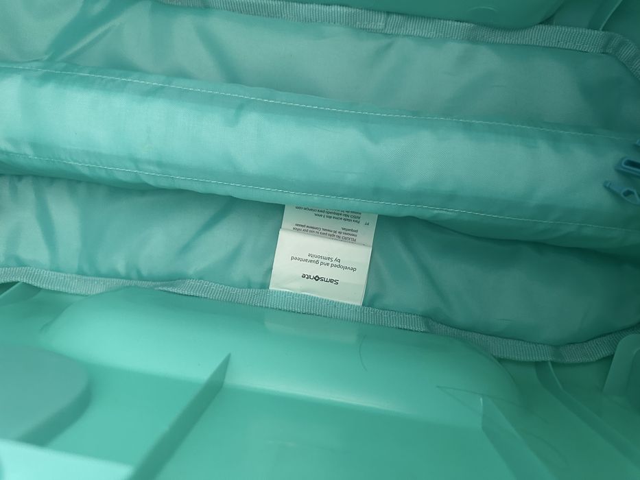 Продам детский чемодан каталка