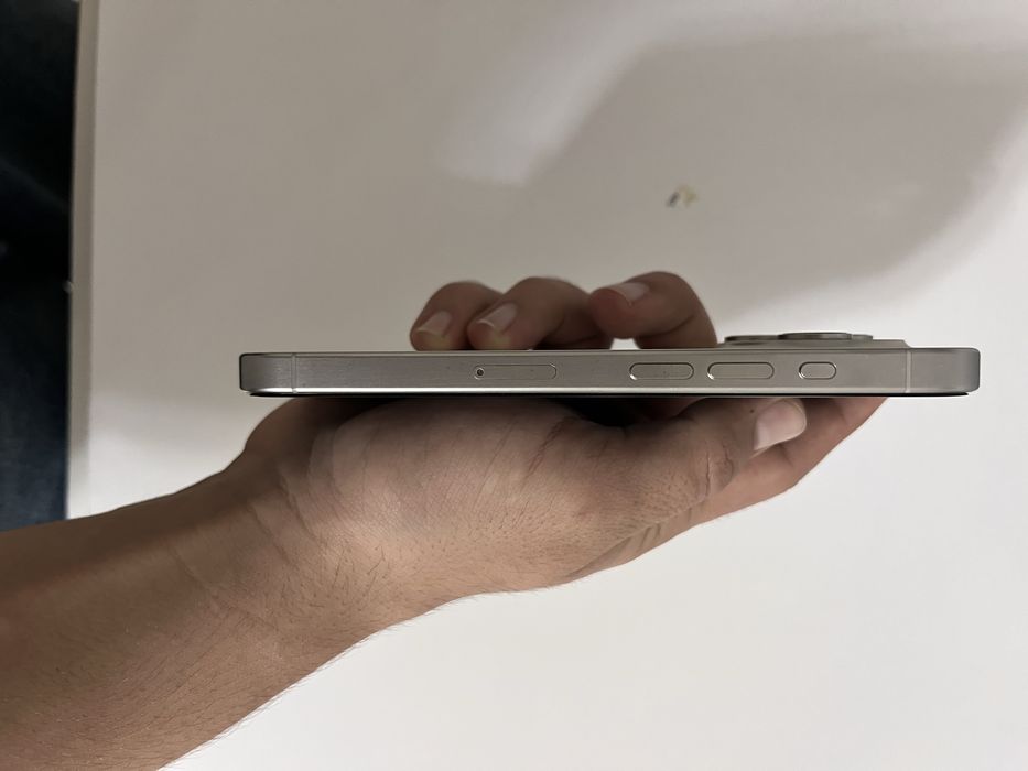 Продам или обменяю iPhone 15 pro white titanium