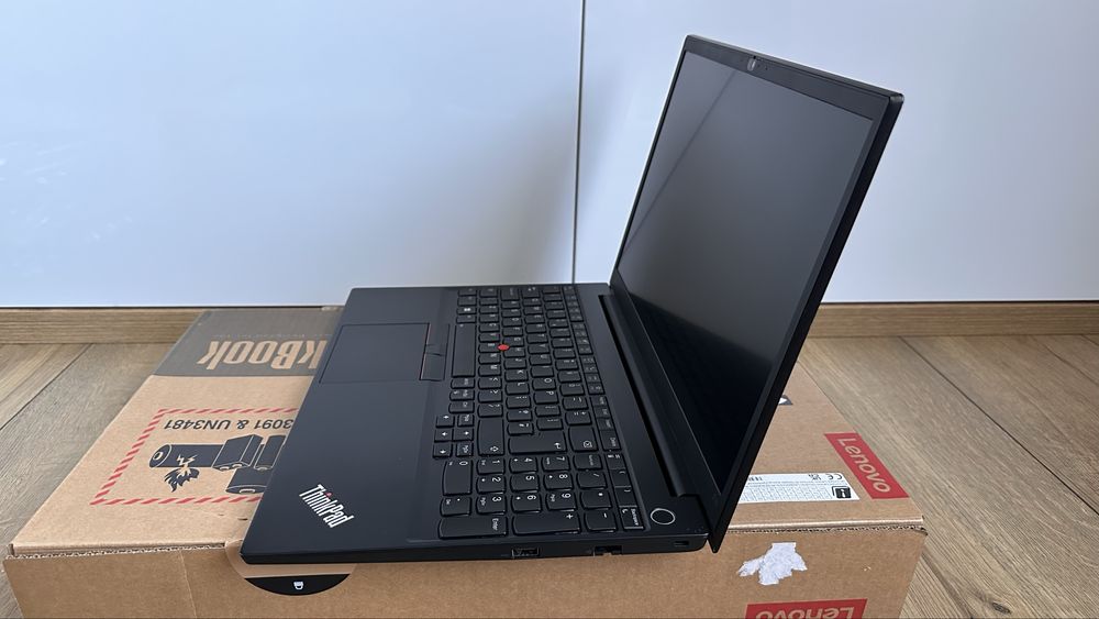 Лаптоп Lenovo ThinkPad E15 Gen 2 Intel i5-1135G7 16GB RAM 256GB SSD Windows 11 Pro
