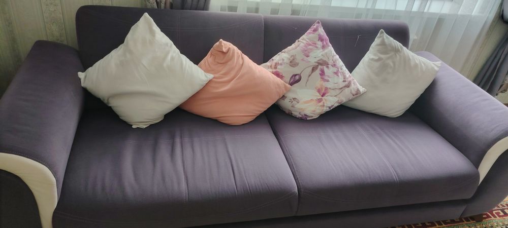 Продам диван в прихожую