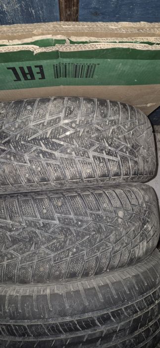 Автошина с шипами