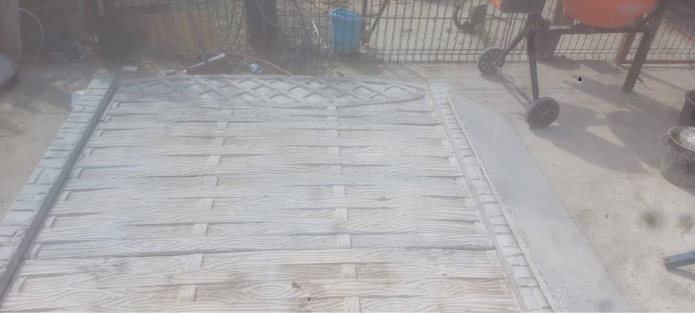 Garduri/Placaje din beton cu aspect fin lemn - calitate garantata!!