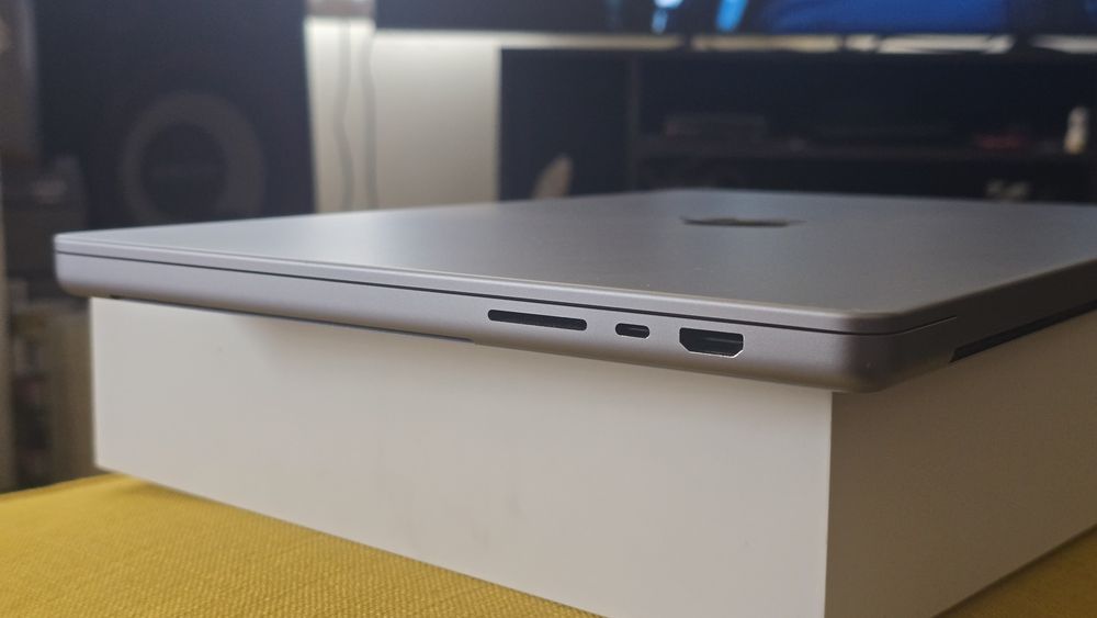 Macbook Pro 16" A2485 M1 Pro 32GB RAM 512gb SSD