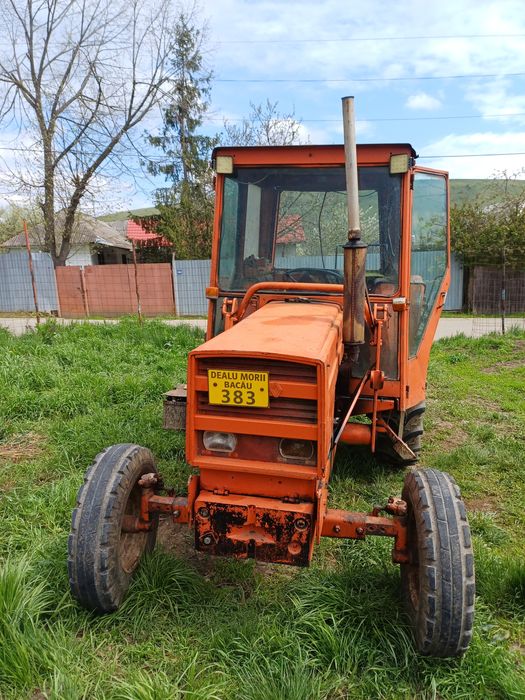 Vând tractor 65 cai