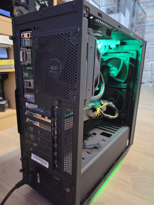 Геймърски Компютър Razer NZXT i7-7700K; 16GB RAM;