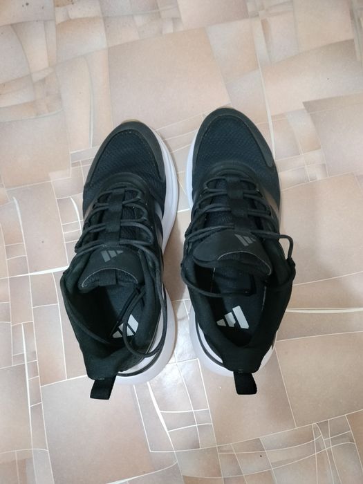 Продам кроссовки