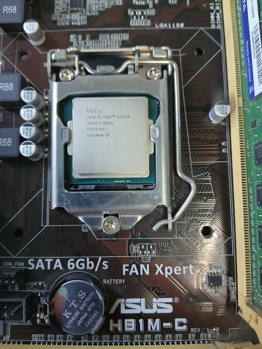 Продавам дъно  Asus HB1M-C i3 4gb ram