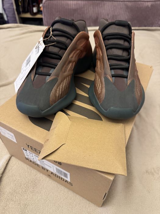 Vând Yeezy 700 V3 39-1/3