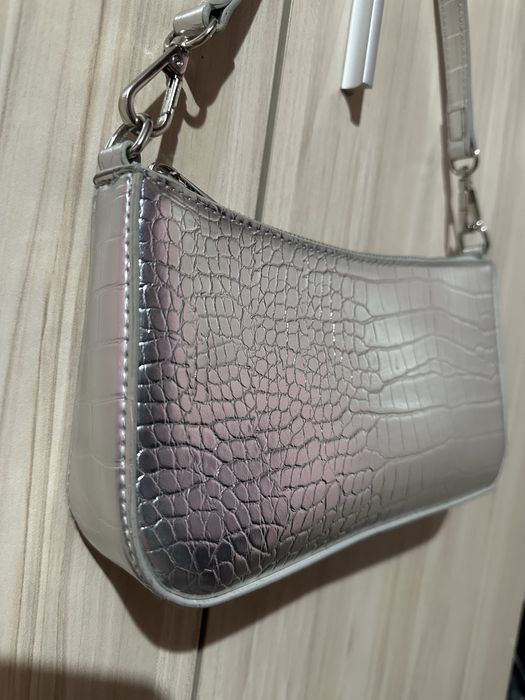 Малка сребриста чанта