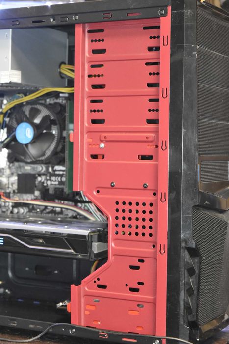 Четириядрен компютър  8 гб Видео карта и 10 Гб рам памет I5 4460 RX 480 8 GB Ram 10 GB DDR3