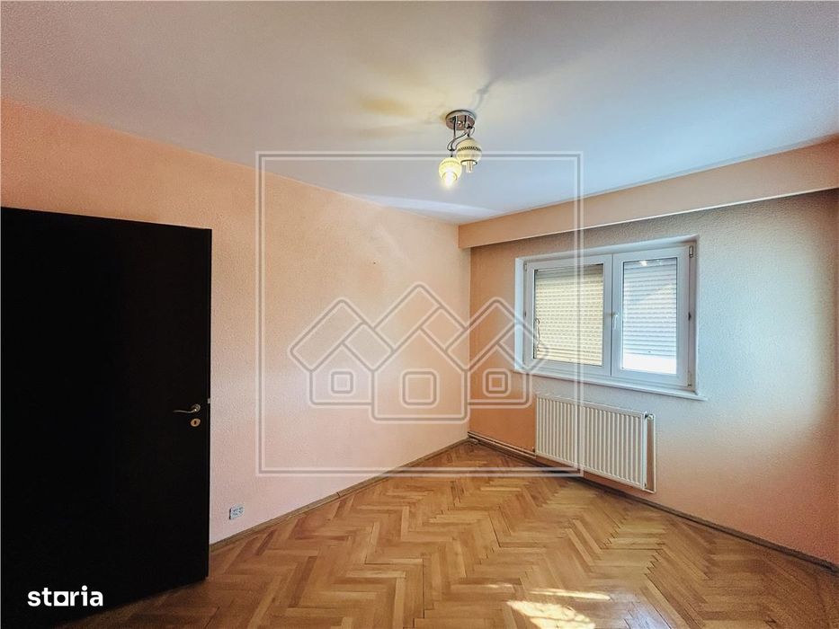 Ap decomandat, 3 camere, 2 balcoane - Zona Turnisor
