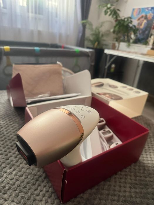 Epilator IPL Philips Lumea Seria 9900 BRI973/00 ,cu tehnlogie SenseIQ.
