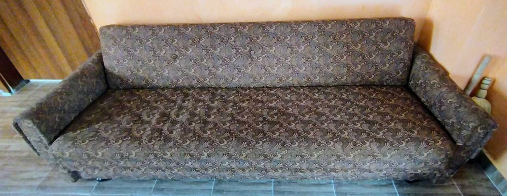 Разтегателен диван