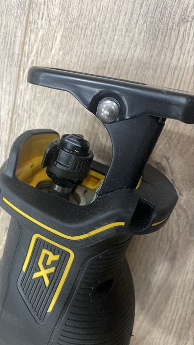 DeWalt сабельная пила