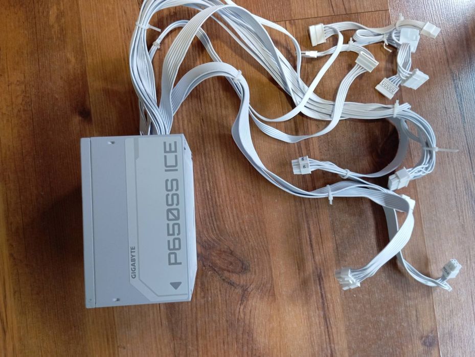Захранване Gigabyte P650SS Ice