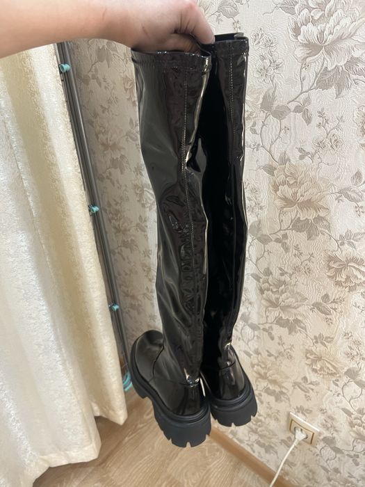 Кожаные ботфорты, Италия