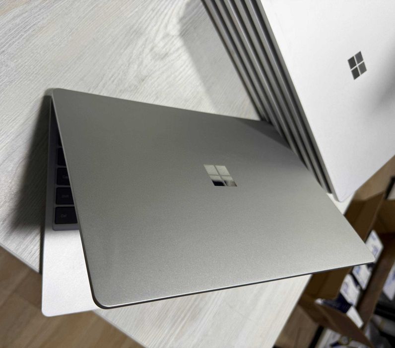 Microsoft Surface Go  12.5” FullHD (Сенсорный) I5-1035G1 16GB/256SSD
