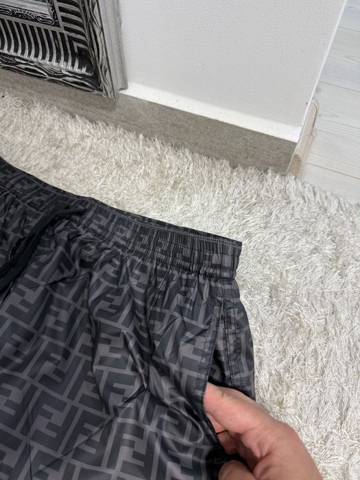 Sort de baie Fendi colectie noua vara 2026