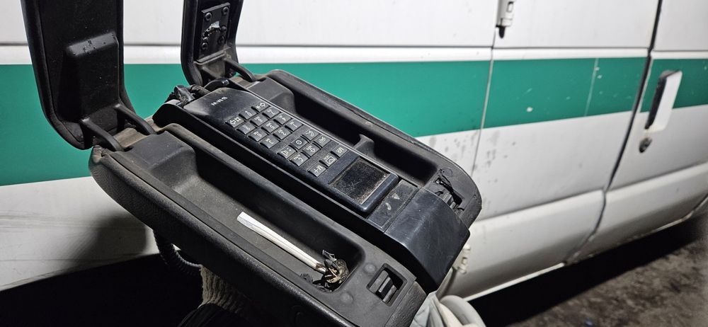 Подлокотник BMW E38 с телефоном