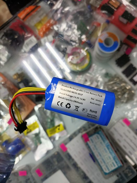 Аккумулятор, батарейки на робот пылесосы.