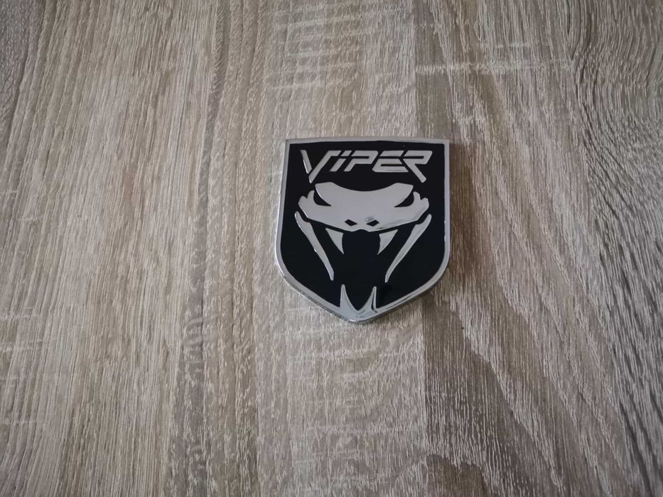 черна емблема Dodge Viper