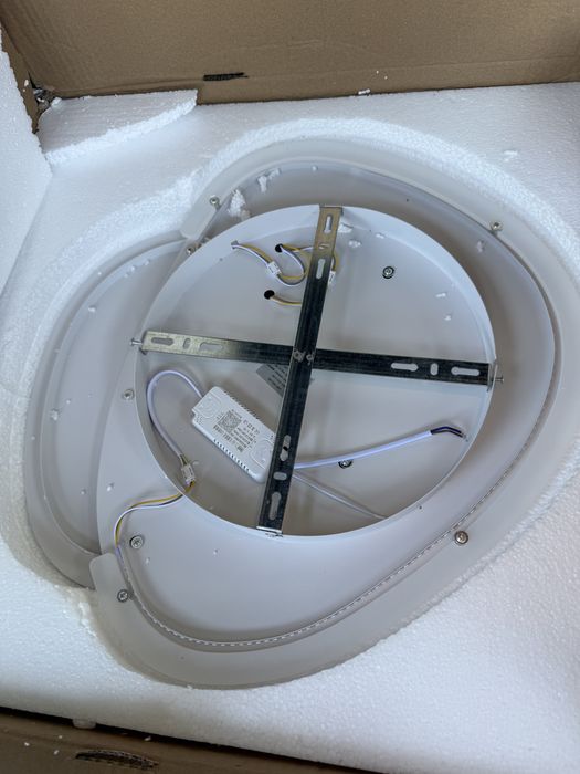 Люстра новая светодиодная