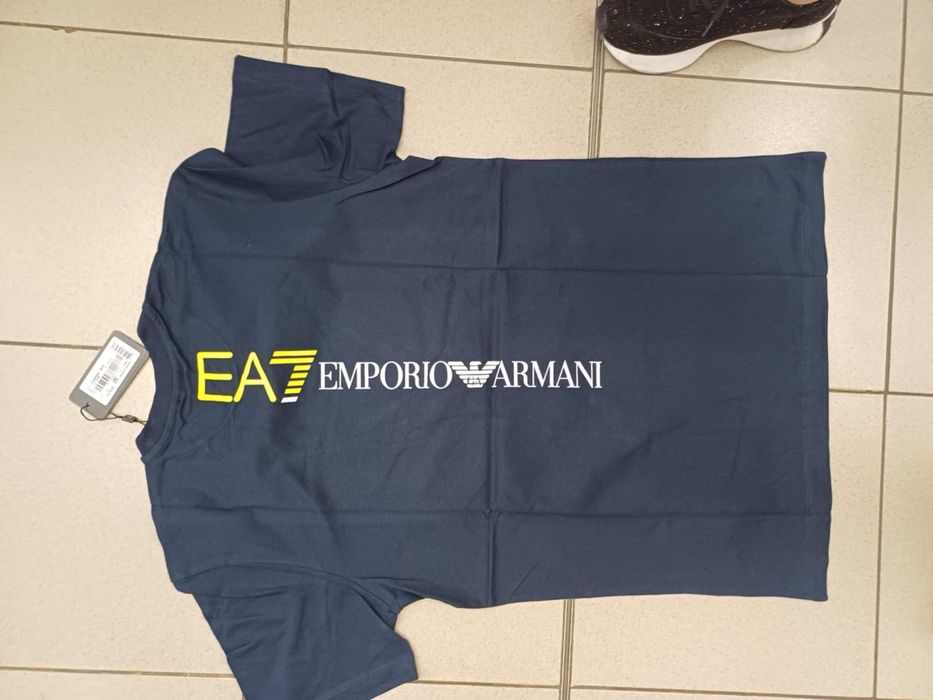 Къси тениски: Емпорио Амрани!