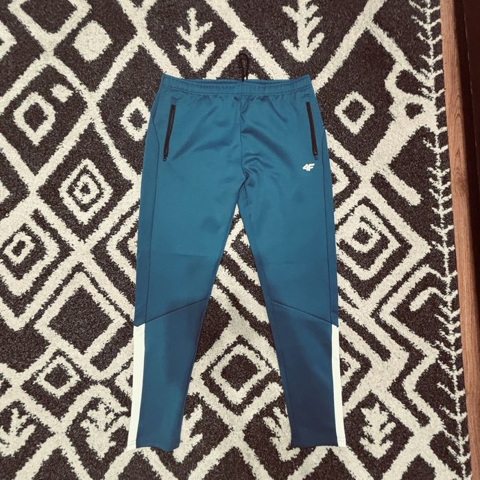 Pantaloni conici 4F
