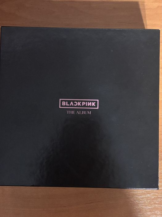 BLACKPINK  THE ALBUM
Без забележки, само е отварян 
 Фотокнига с твърд