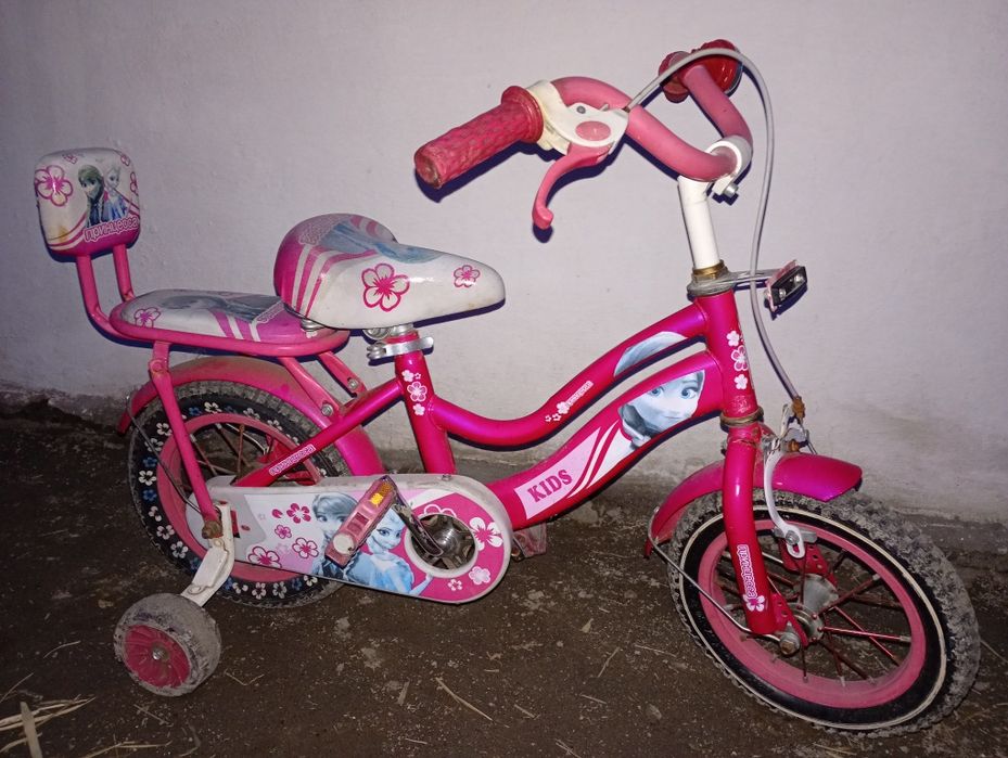 Продам велосипед детский и стульчик для кормления