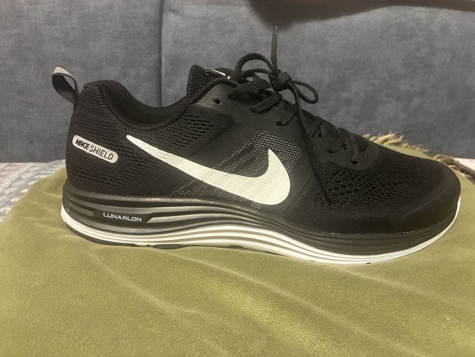 Кроссовки мужские nike.