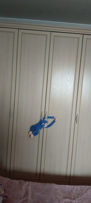 Продам шкаф спальный