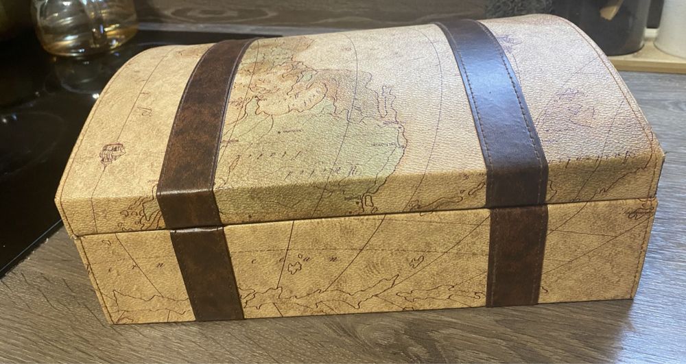 Сундук настольных игры.