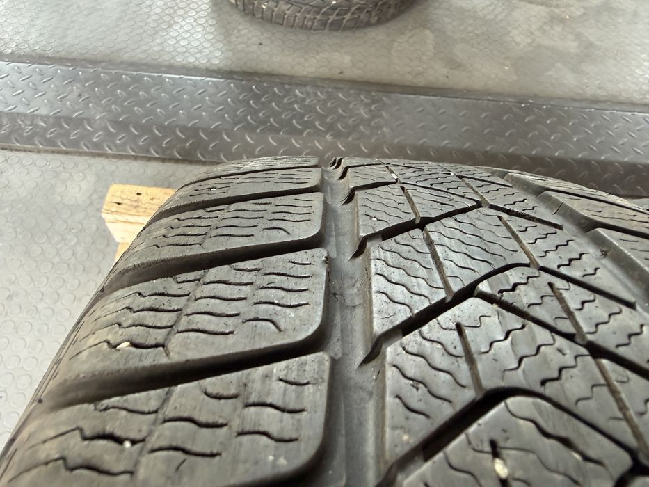 4бр. Зимни Гуми С Борд 215/55R/17 -PIRELLI- DOT:4220- 5.9мм.