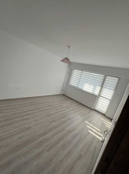 Дава се под наем Тристаен апартамент в Бургас, Славейков - 50 кв.м за 255 € - Снимка #2