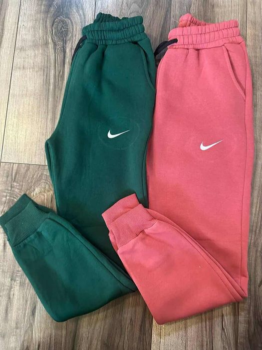 Pantaloni dama diferite modele