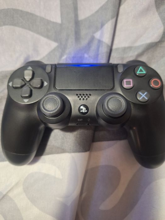 Vând ps4 slim ca nou!