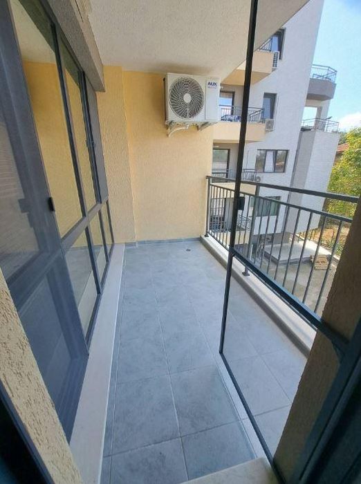 Дава се под наем Двустаен апартамент в Варна, Цветен квартал - 75 кв.м за 600 € - Снимка #7