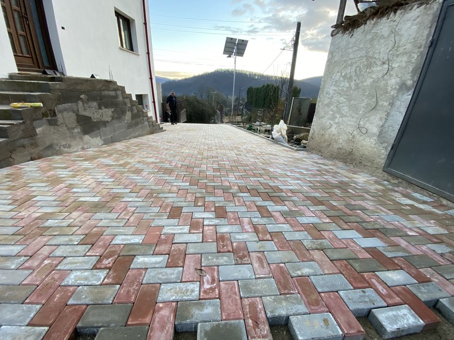 Montaj pavele /dale/borduri/rigole/placi beton