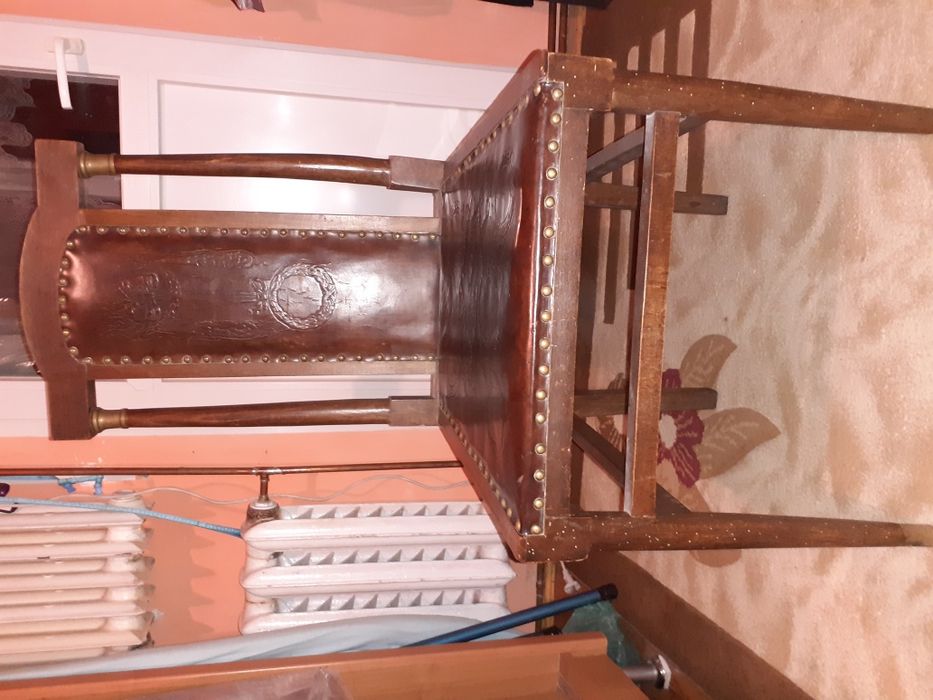 Scaun vechi tapiterie piele cu modele