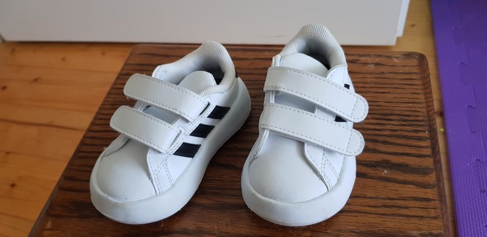 Маратонки adidas/ 20 номер