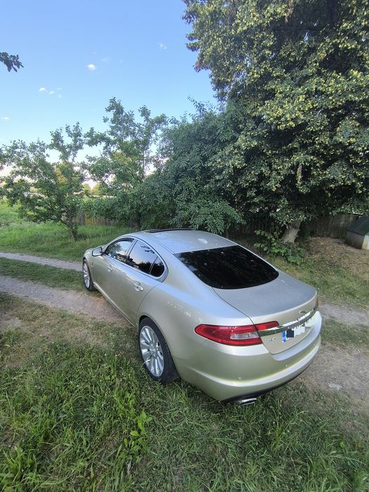 Vând sau Dezmembrez *Jaguar XF*