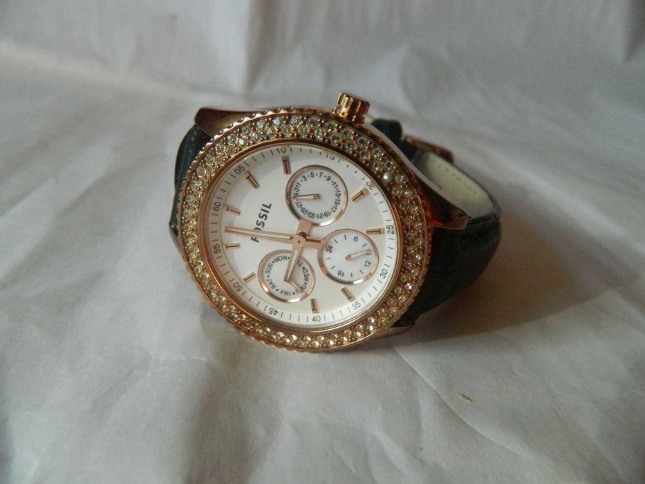 Ceas de dama FOSSIL multidate ,placaj auriu , otel, cod F1