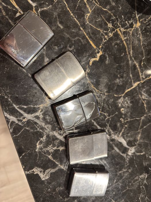 Vand 4 brichete Zippo