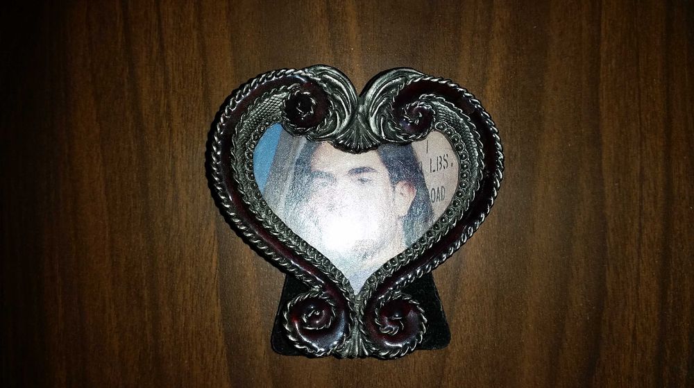 Масивна антикварна рамка за снимки - Бронзова пластика