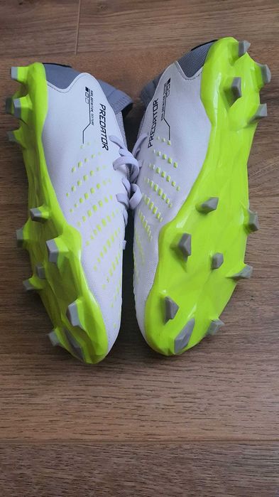 Vând ghete fotbal Adidas Predator Accuracy.3 FG, mărimea 38 si 2/3