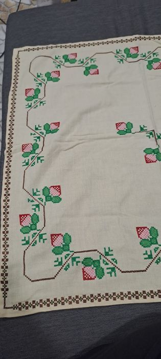 Покривка каре плетена