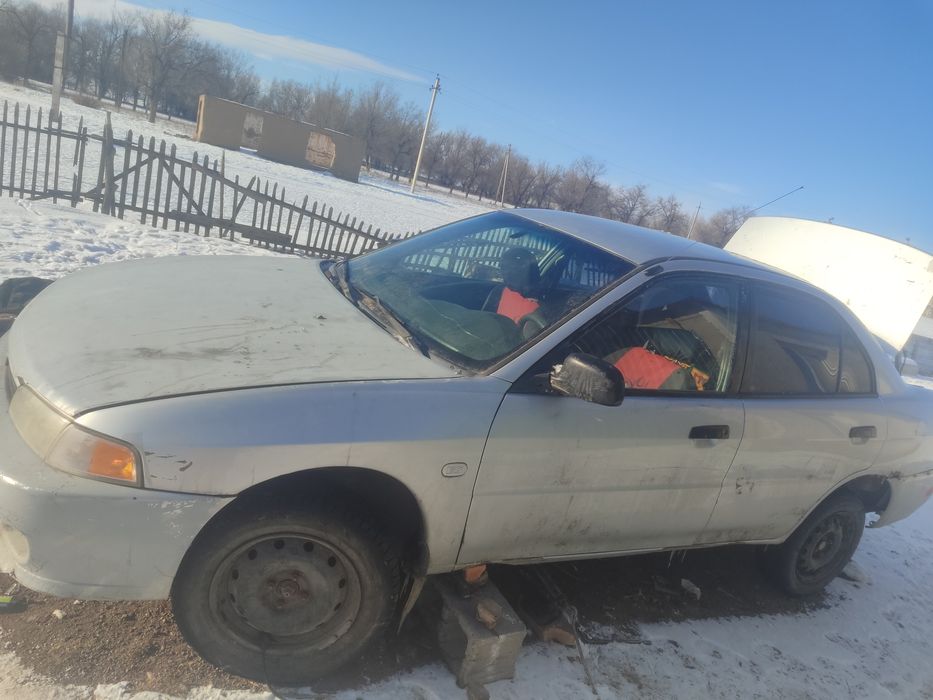 Митсубиси мираж.седан.2001год